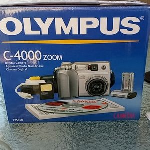 Olympus CAMEDIA C-4000 Zoom 4.0MP Digital Camera - Silver with the whole kit